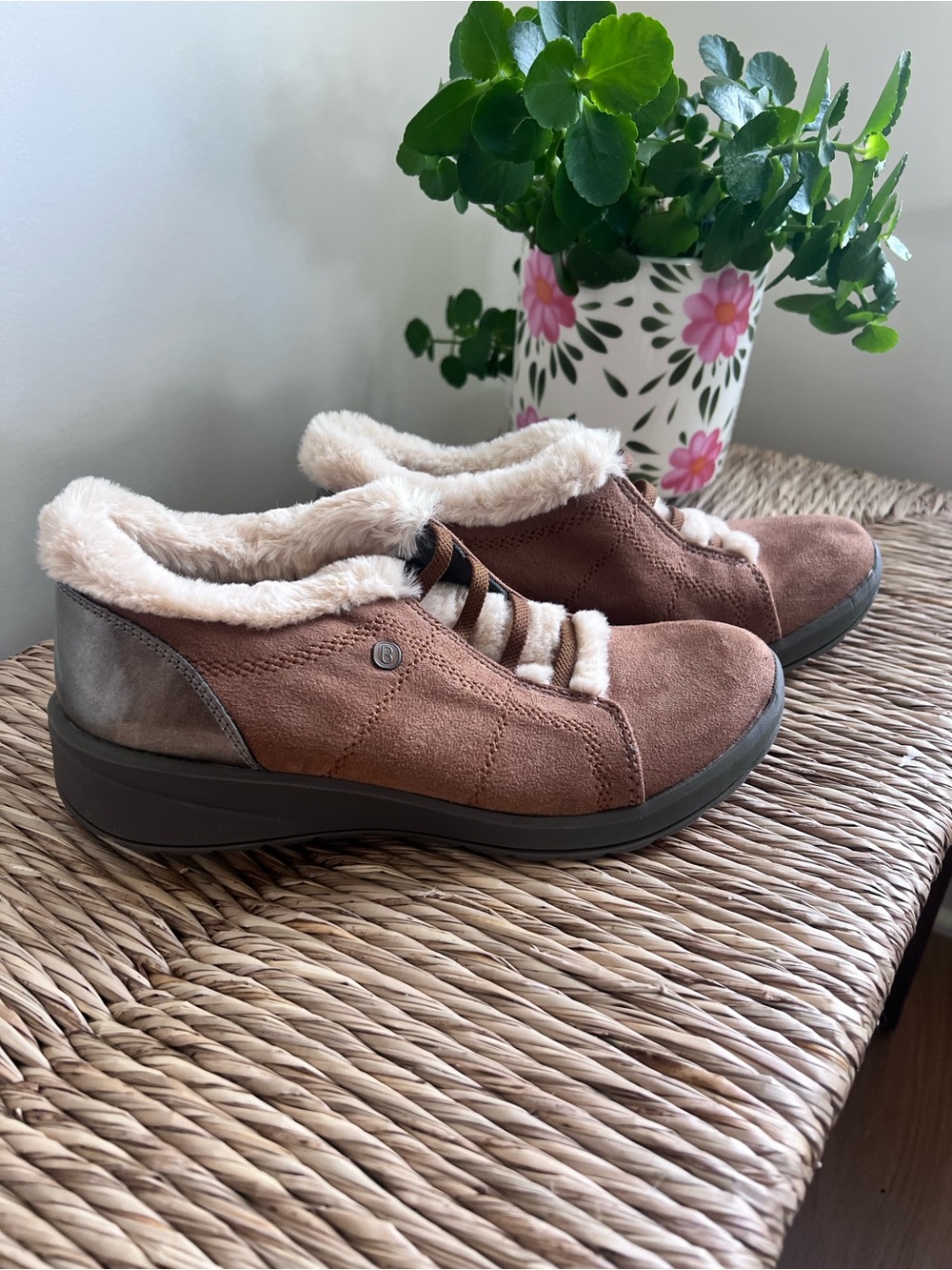 B Zees Cozy Taupe Suede Faux-Fur Lined Women’s Slip-On Sneakers Size 8